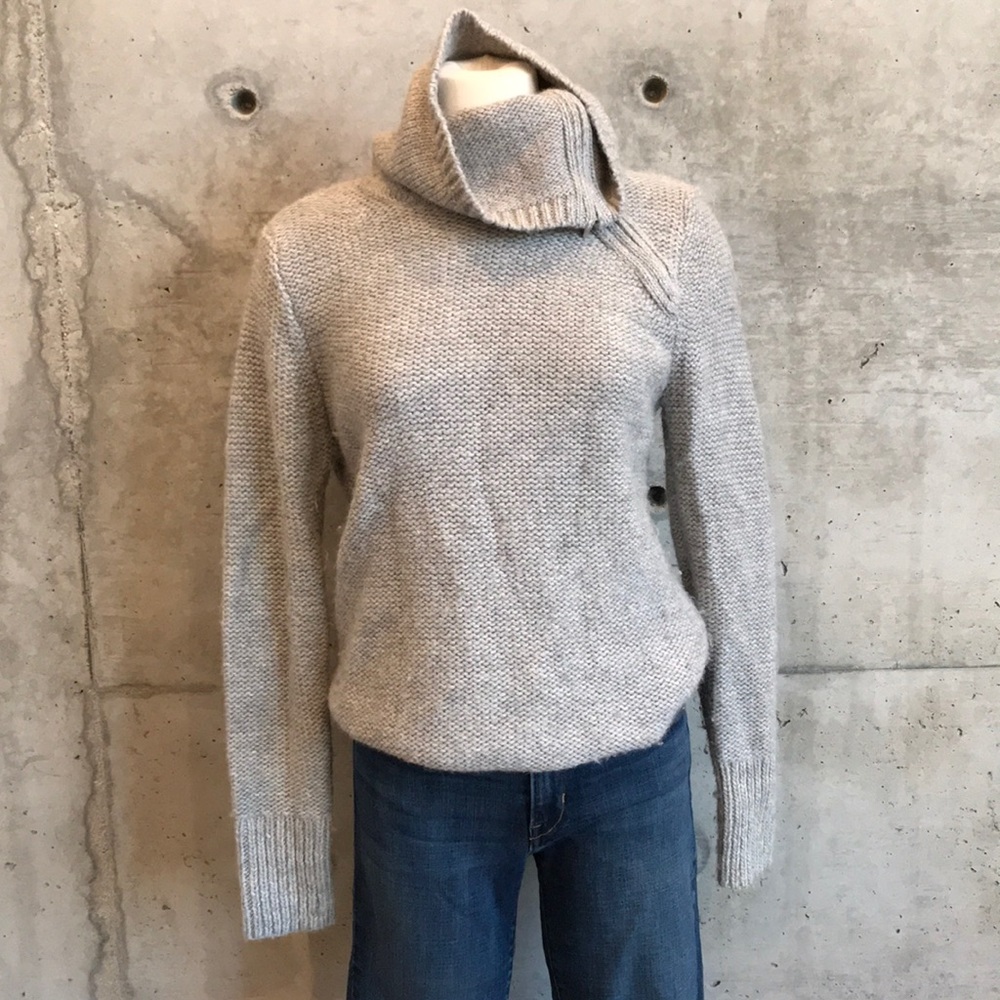 Banana Republic Gray Sweater - Picture 1 of 7
